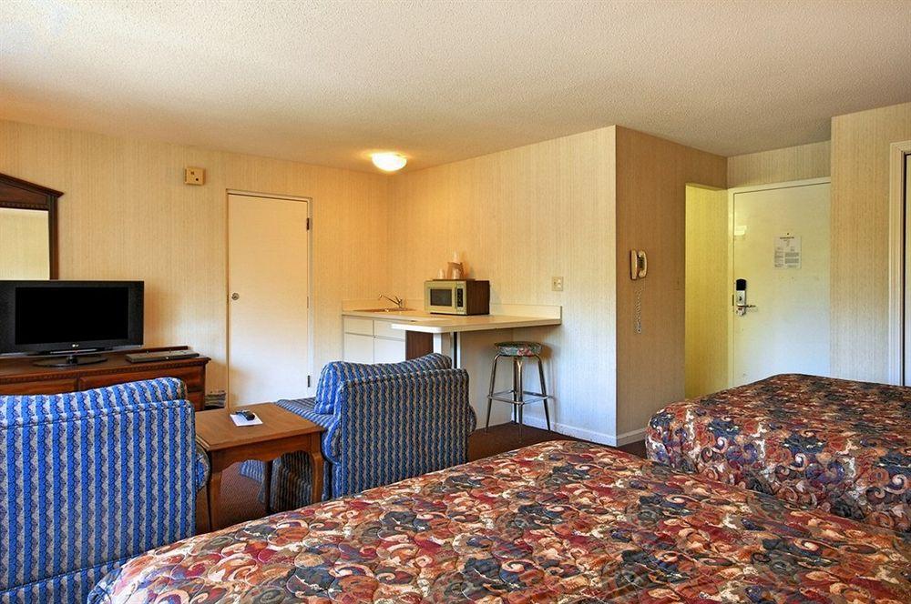 Econo Lodge Inn & Suites Groton Kültér fotó