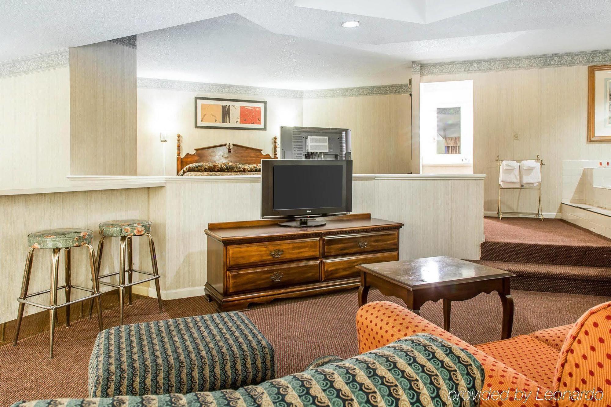 Econo Lodge Inn & Suites Groton Kültér fotó