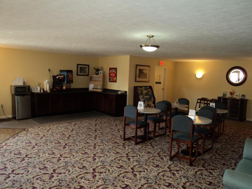 Econo Lodge Inn & Suites Groton Kültér fotó
